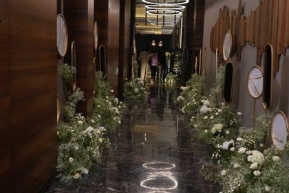 Aisle / Walkway and Floral detail — wedding decor — Westin